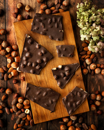 Тёмный шоколад LITTORAL с миндалём и фундуком!