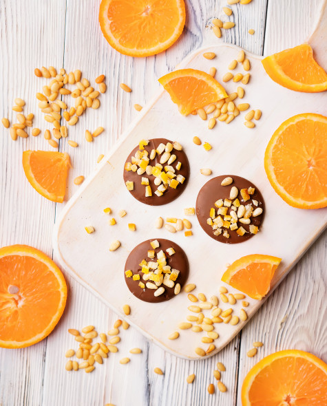 Молочный с апельсином и кедровым орехом