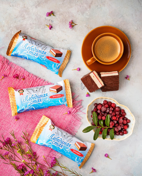 Лебединая стая с брусничной начинкой