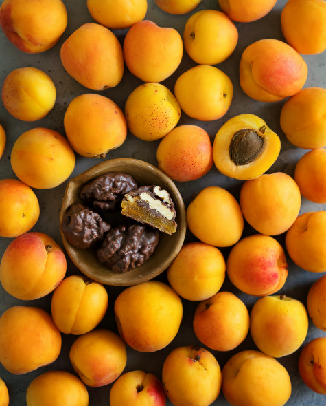 Абрикос с грецким орехом