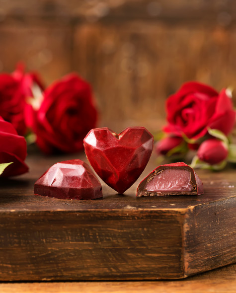 Из тёмного шоколада с начинкой малина с бальзамическим кремом