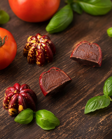 Из тёмного шоколада с начинкой томат-базилик