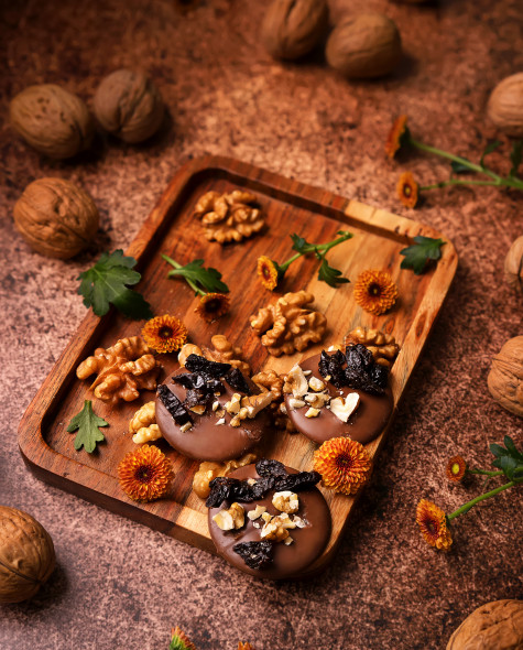 Молочный с грецким орехом и черносливом