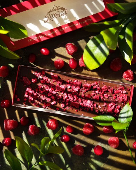 Тёмный с малиной и клюквой